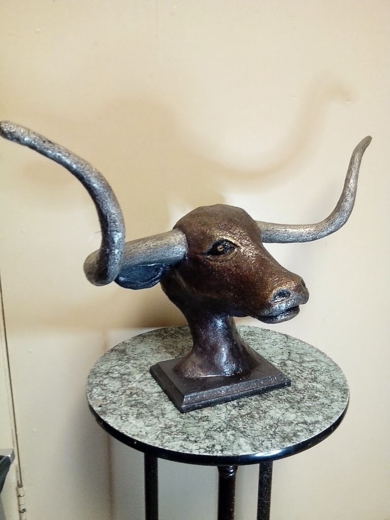 Custom Sculptures of School Mascots.
Sculptures of Animals in the Wild