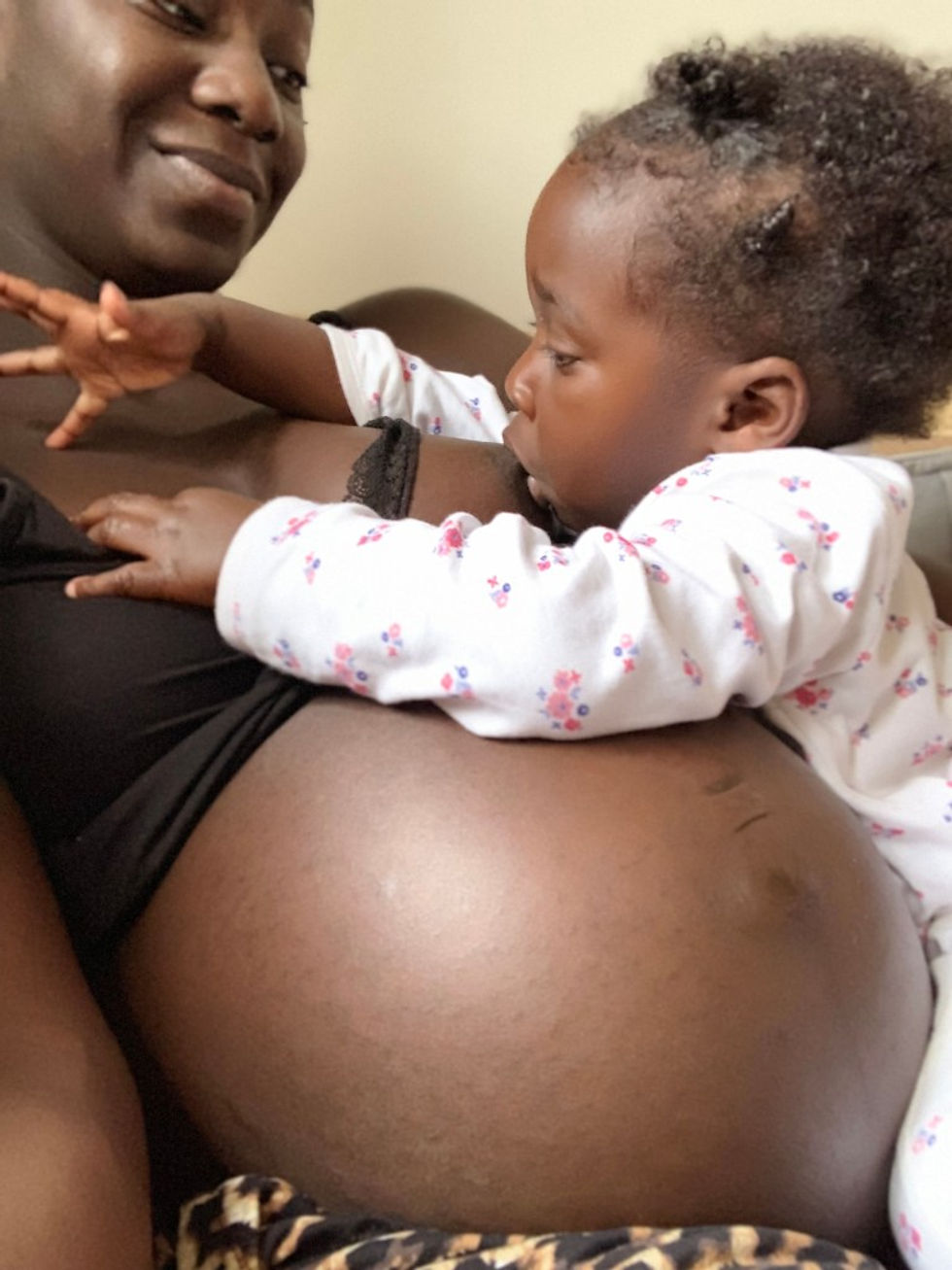 Breastfeeding While Pregnant: it is safe