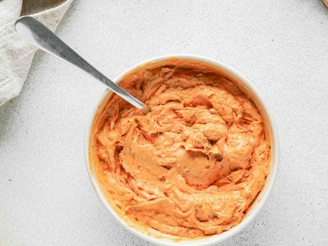 Discover our Asian Inspired Crispy Chilli Butter, a flavorful blend of butter and crispy chilli oil. Perfect melted over steak, tossed with veggies, or spread on bread, it adds a spicy, savory kick to any dish. Originally made with crispy chilli avocado oil, it works well with any crispy chilli oil you have on hand, making it a versatile addition to your kitchen.