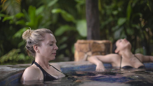itinerary_lg_Costa_Rica_La_Fortuna_Hotel_Jacuzzi_Relaxation_Female_Travellers_-_2018_0W3A8