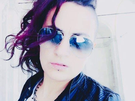 SIMONA MEZZANOTTE SGANCIA LA BOMBA ROCK: “ANNA” È L’URLO DI CHI NON SI ARRENDE MAI
