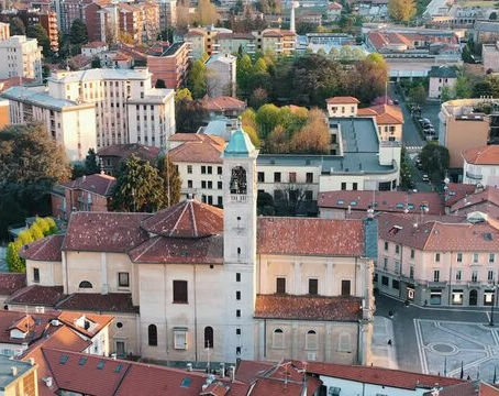 Saronno, quando anche il medico di base diventa bersaglio: sette giorni di stop forzato