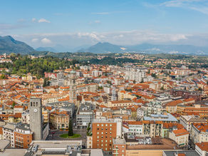 Due giorni di silenzio dietro una porta chiusa: Varese, la morte che nessuno ha sentito bussare