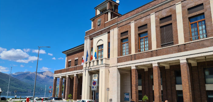 Toc Toc, Sveglia! Rissa da Film a Luino: Machete, Feriti e Chiacchiere a Vuoto