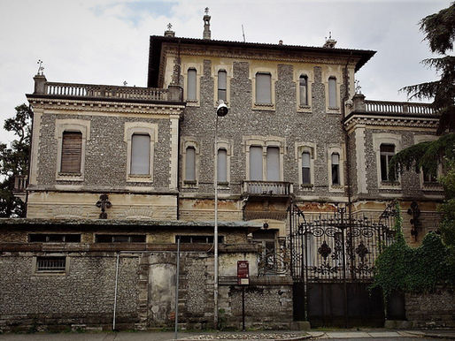 Villa Tovaglieri si mette il casco: via al maxi restauro, la Cultura sfrattata (ma solo per un po’)