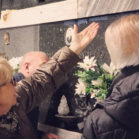 Mezzana, dove il silenzio dovrebbe regnare e invece scricchiola tutto: viaggio nel cimitero che nessuno vuole vedere