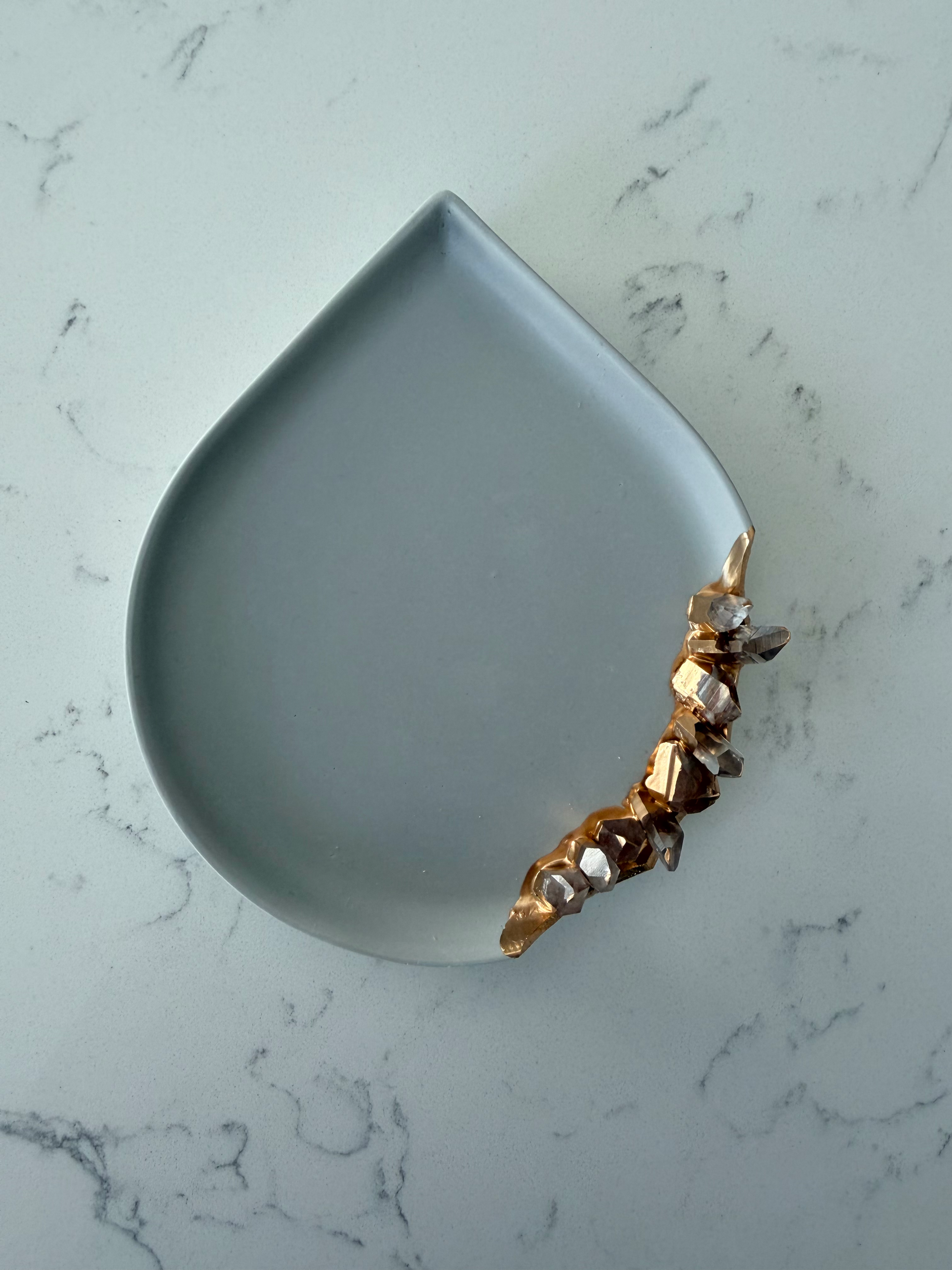 Dove Tray with Snow Quartz