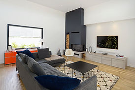 foyer fermé dans un salon rénové