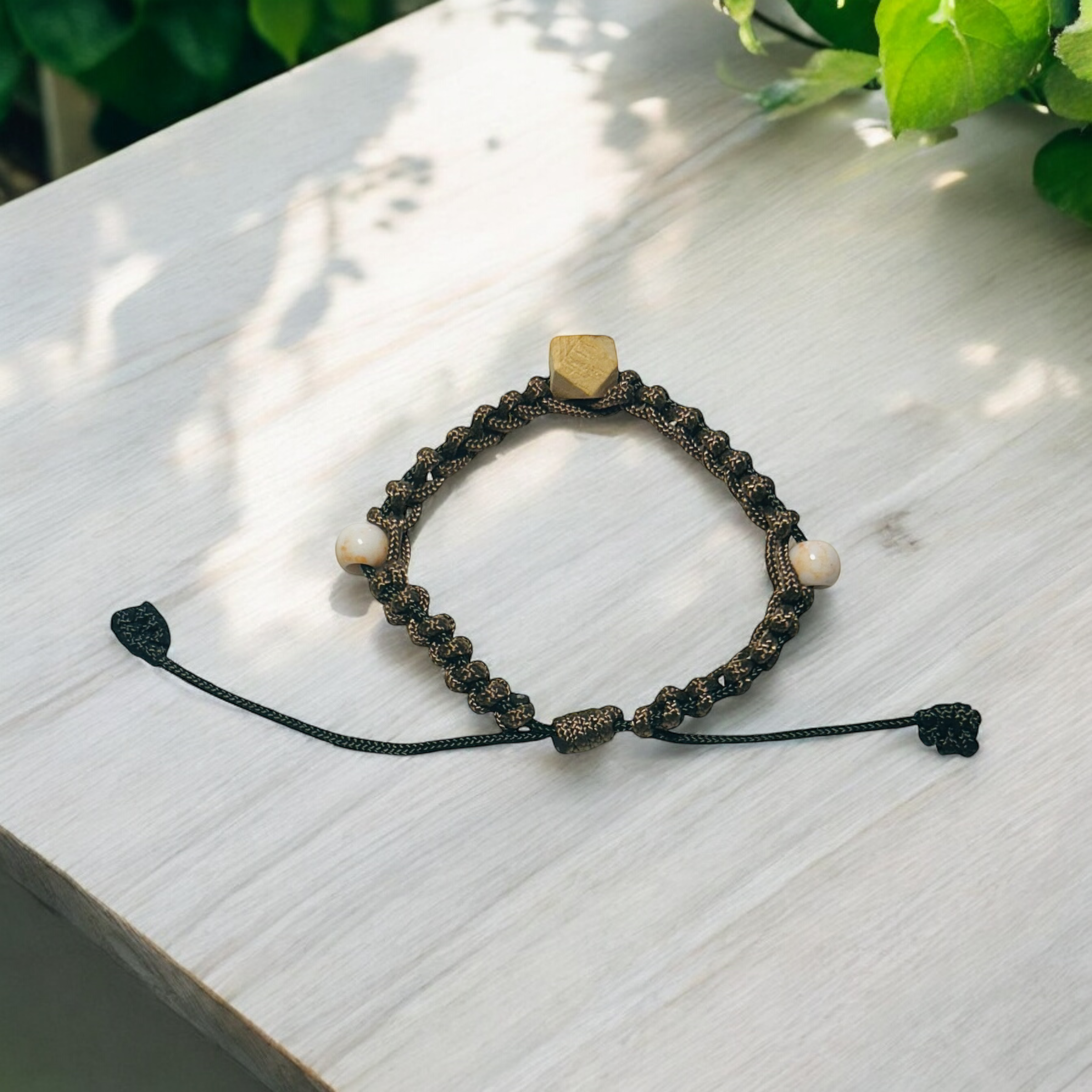 Paracord Bracelet with Wood Beads