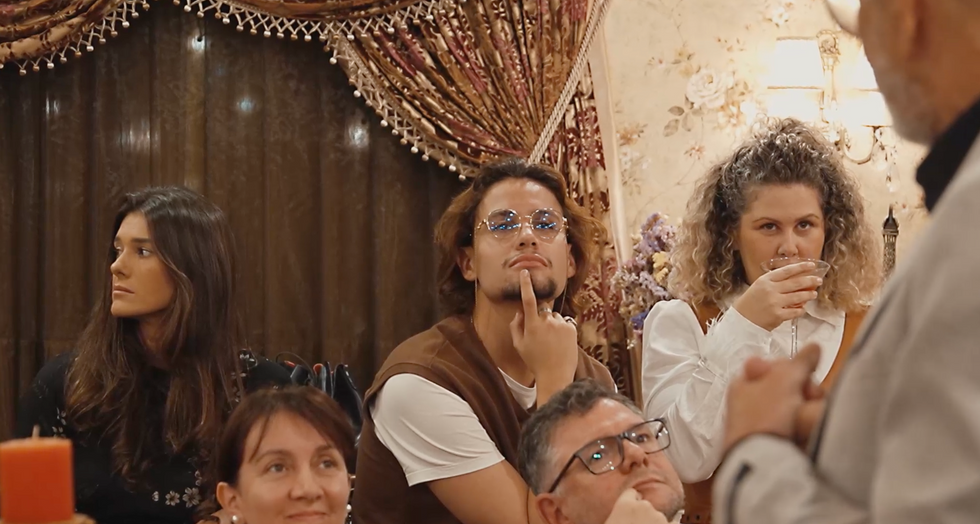 A longevidade está intimamente ligada a hábitos saudáveis, que podem ser adotados por qualquer pessoa em busca de uma vida mais plena e feliz.