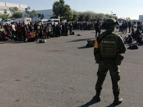 Retornan primeros migrantes guatemaltecos rescatados de tráileres en Tamaulipas