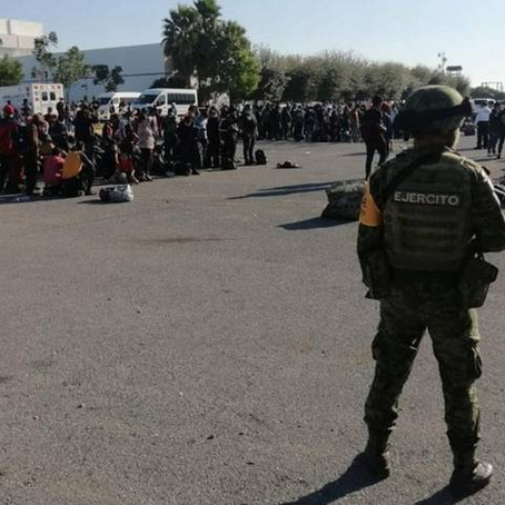 Retornan primeros migrantes guatemaltecos rescatados de tráileres en Tamaulipas