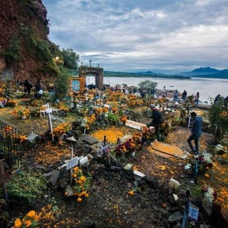 Cementerios en Michoacán permitirán 80% de aforo en día de muertos