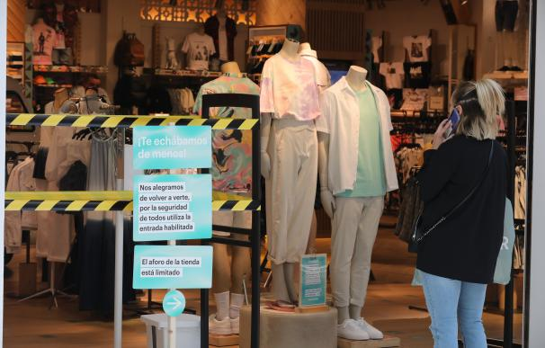 Las ventas de moda no logran recuperar los niveles 'preCovid' y caen otro 23%