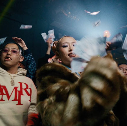 札束の中毒性とワンフレーズの魔力｜DJ KANJIが新曲「MONEY UP (feat. 7 ＆ eyden)」のMVを公開