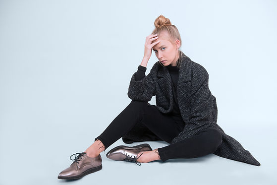 Moda-Model-Sitting
