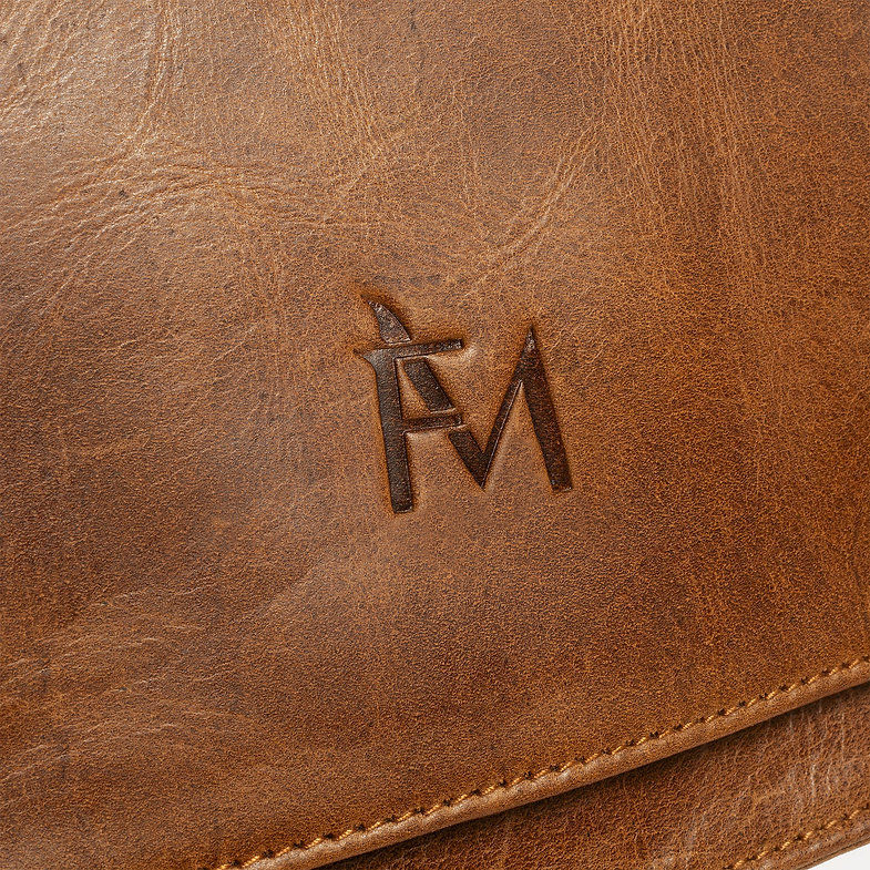 Miniatura: Bolso de cuero genuino. Diseño clásico. Color marrón