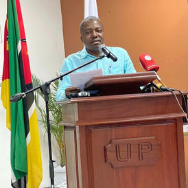 Jaime Langa lança “Ideias soltas” em Maputo