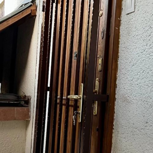 rácsos ajtó zárszerelés beltérben