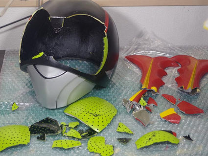 仮面ライダーストロンガー１/１レプリカマスクの修復