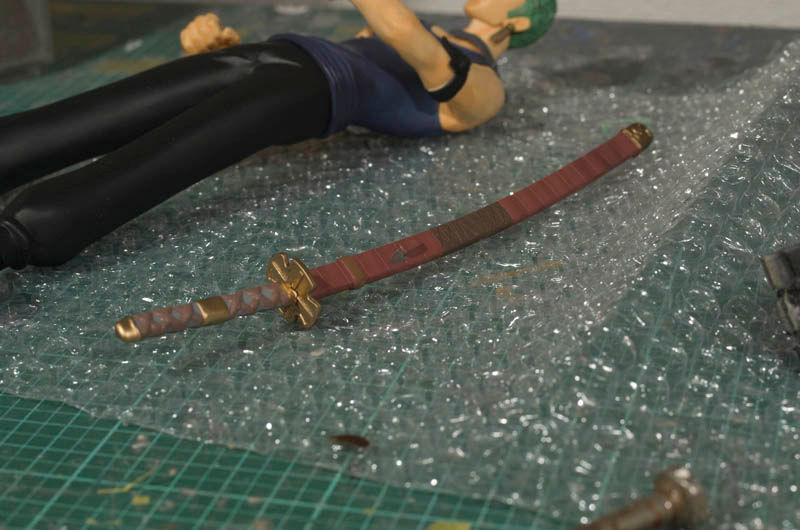 修復が完了したワンピースゾロのフィギュアの刀