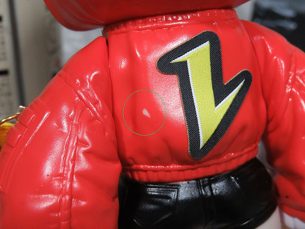 emDASH 软胶人偶,油漆剥落