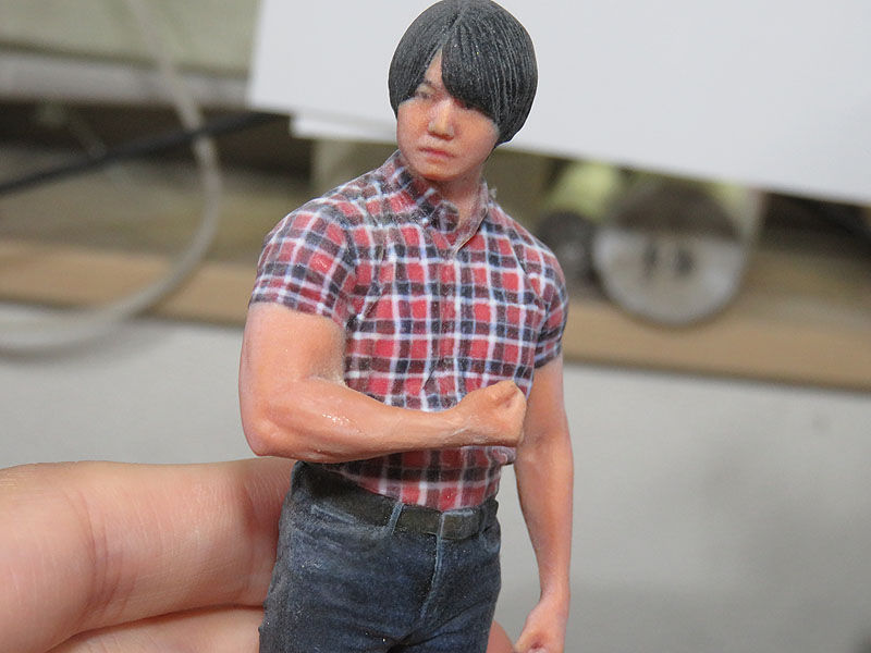 折れた腕の修理が完了した3Dプリントフィギュア