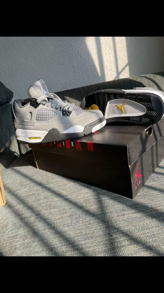 Thumbnail: Nike AirJordan'4