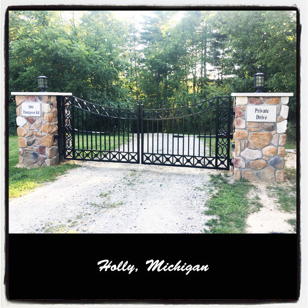 Holly, MI Gate