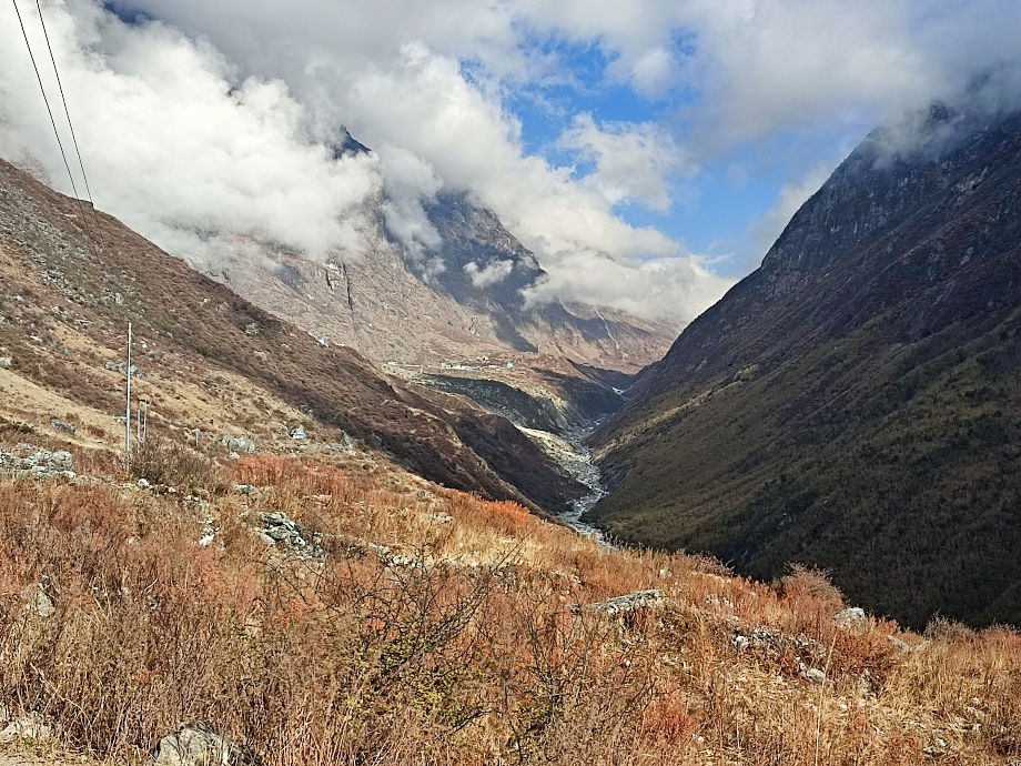 View between Thyangsyap and Gumba Danda on the main trail of the Langtang trek.