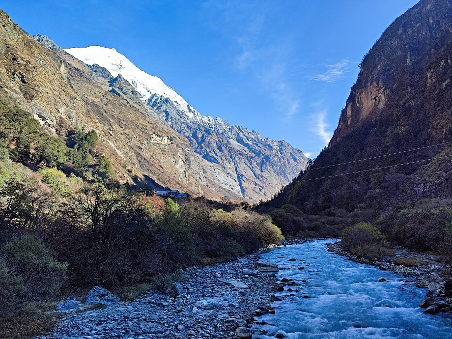 Scenery west of Ghoratabela on the Langtang trek.