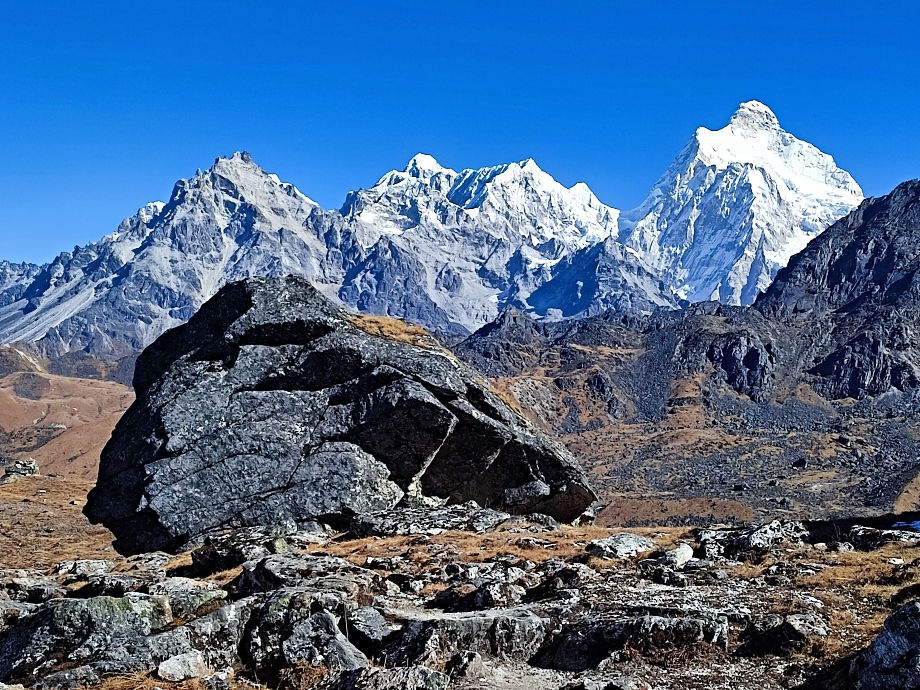 The View from the Mirgin La on the Kanchenjunga trek in Nepal