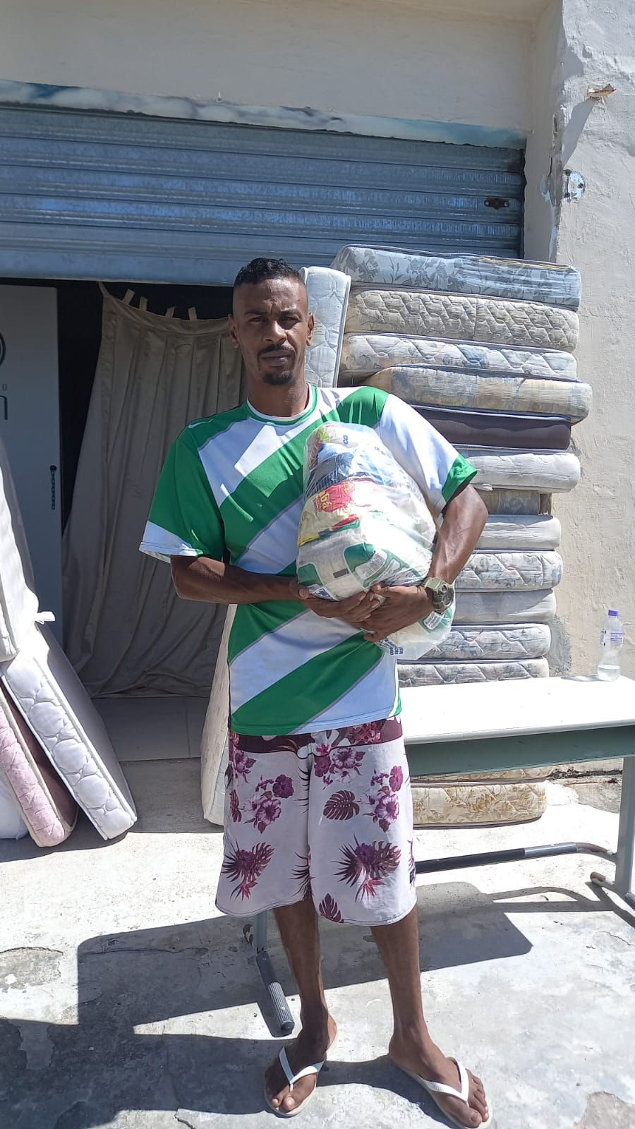 Entrega de cestas básicas