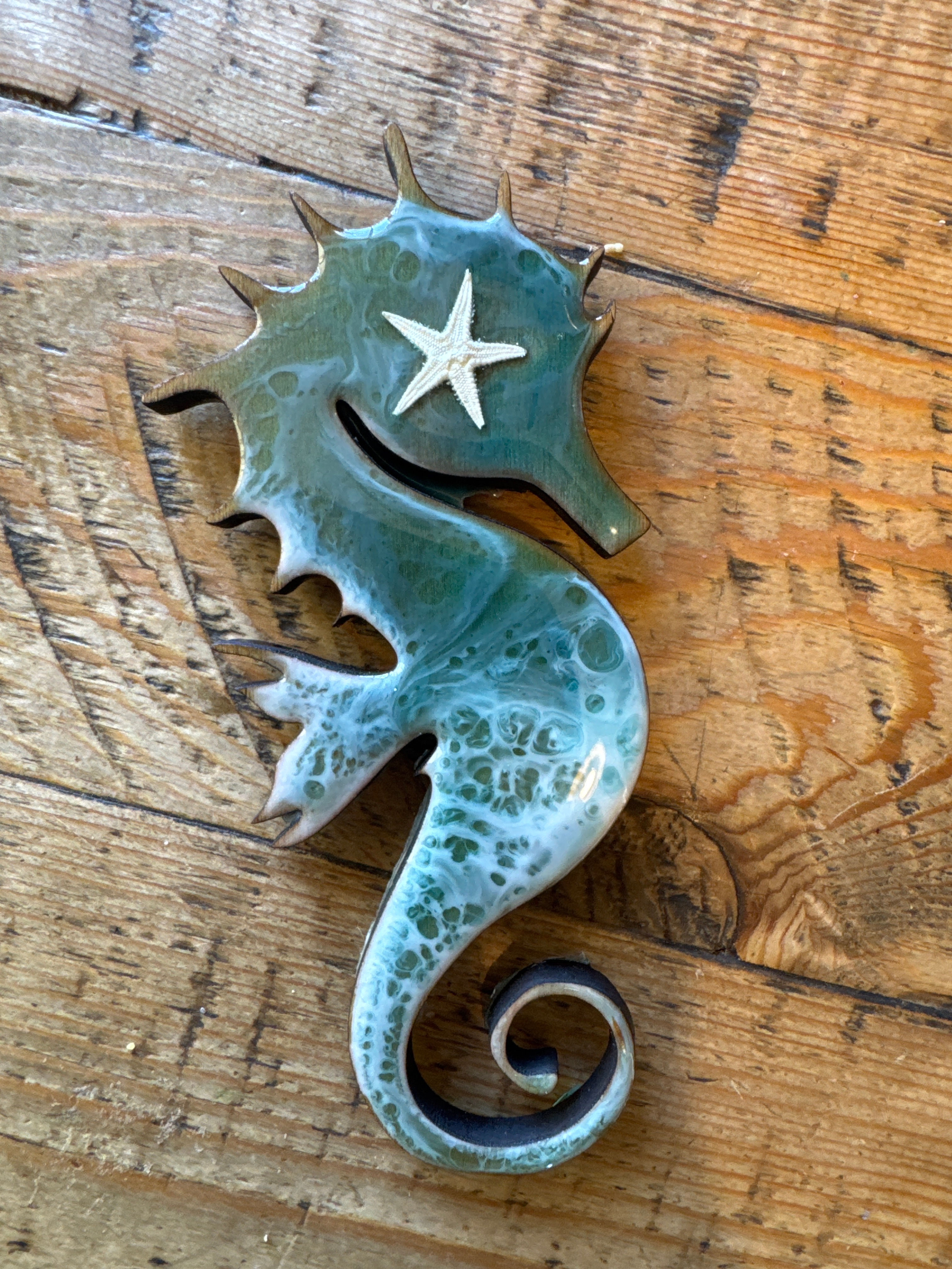 Laser-cut prints wit resin