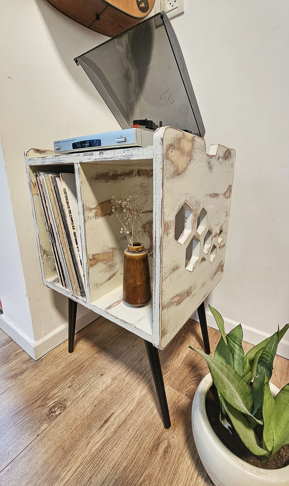 עיצוב שידה לפטיפון ותקליטים