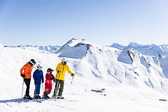 Familien beim Skifahren - Skistart Masner (c) Serfaus-Fiss-Ladis Marketing GmbH_danielzangerl