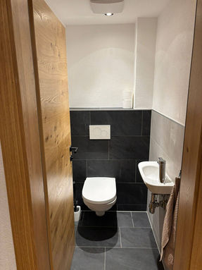 Blick in die separate Toilette