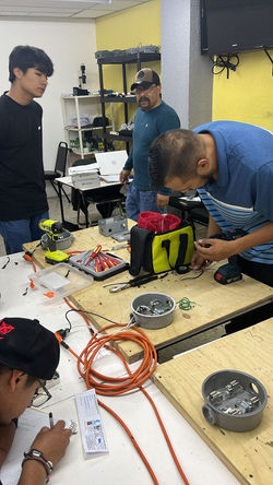 Estudiantes de Electricidad 2