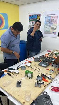 Estudiantes de Electricidad 9