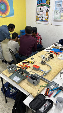 Estudiantes de Electricidad 5