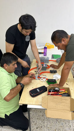 Estudiantes de Electricidad 14