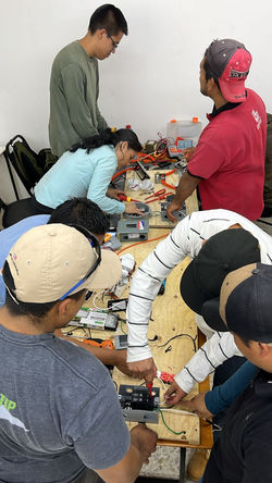 Estudiantes de Electricidad 4