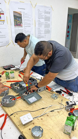 Estudiantes de Electricidad 10