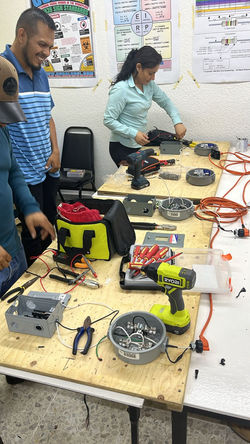 Estudiantes de Electricidad 1