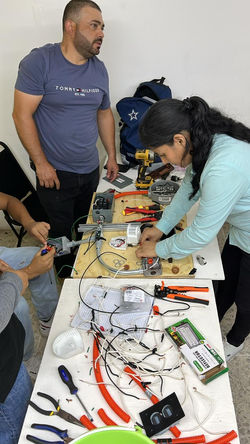 Estudiantes de Electricidad 7