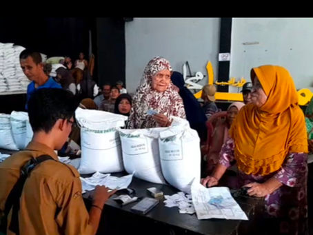 570 KPM di Desa Beber Ciamis Terima 30 Kg Beras, Warga Berharap Ada Minyak dan Telur