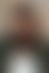 femme qui porte une cagoule