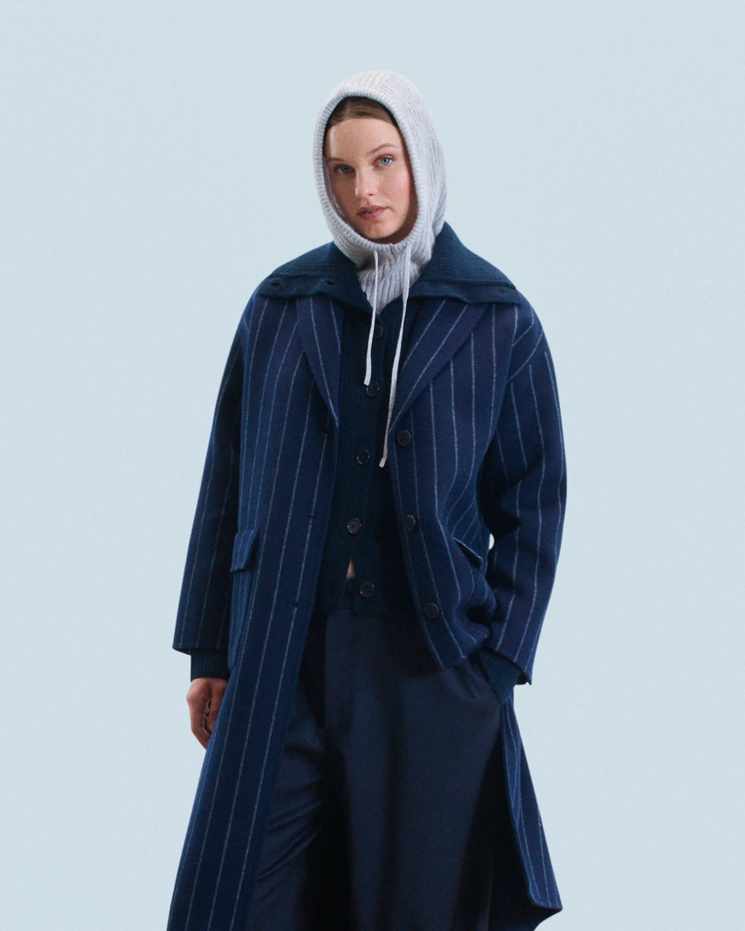 femme qui porte une cagoule