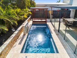 Year-Round Pool Use in Florida: Heating, Screens and Design Tips for Maximum Comfort