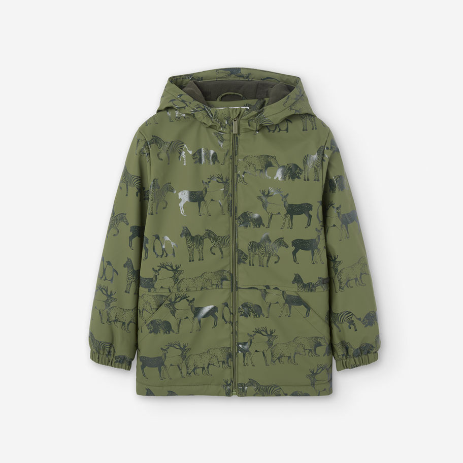 Kinder-Regenjacke in Grün mit Tiermuster und Kapuze, perfekt für draußen.